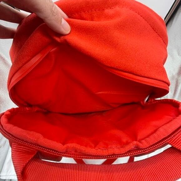 Brevitē The Backpack Red Minimalist Everyday Travel Laptop Bag - Picture 13 of 16